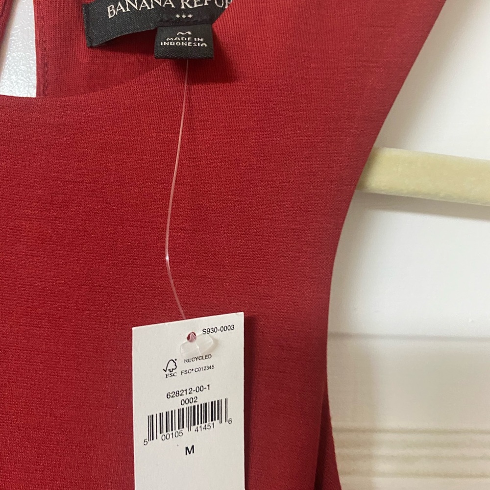 Elegant Red Sleeveless Dress - Picture 4 of 8